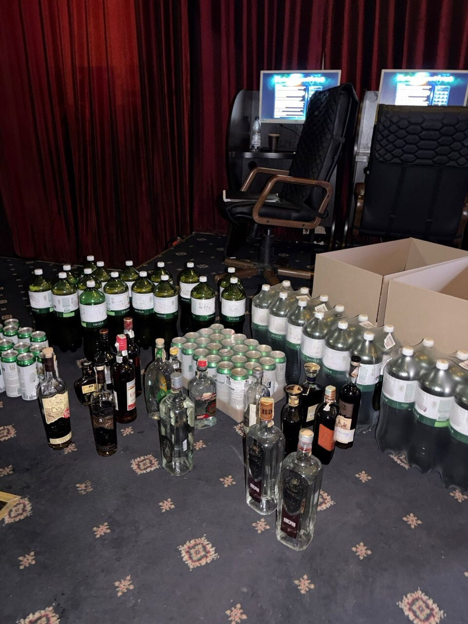 Нелегальні азартні ігри: на Одещині податківці викрили діяльність мережі гральних закладів без ліцензій. Фото № 2/1